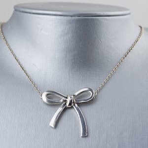 Vintage Tiffany and Co. Bow Necklace - Etsy