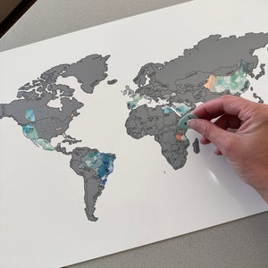 12x18 Weltkarte zum Rubbeln Weltreisende Weltkarte Poster Einzigartiges Abschlussgeschenk Internationale Rubbelkarte Muttertags Geschenk Bild 4