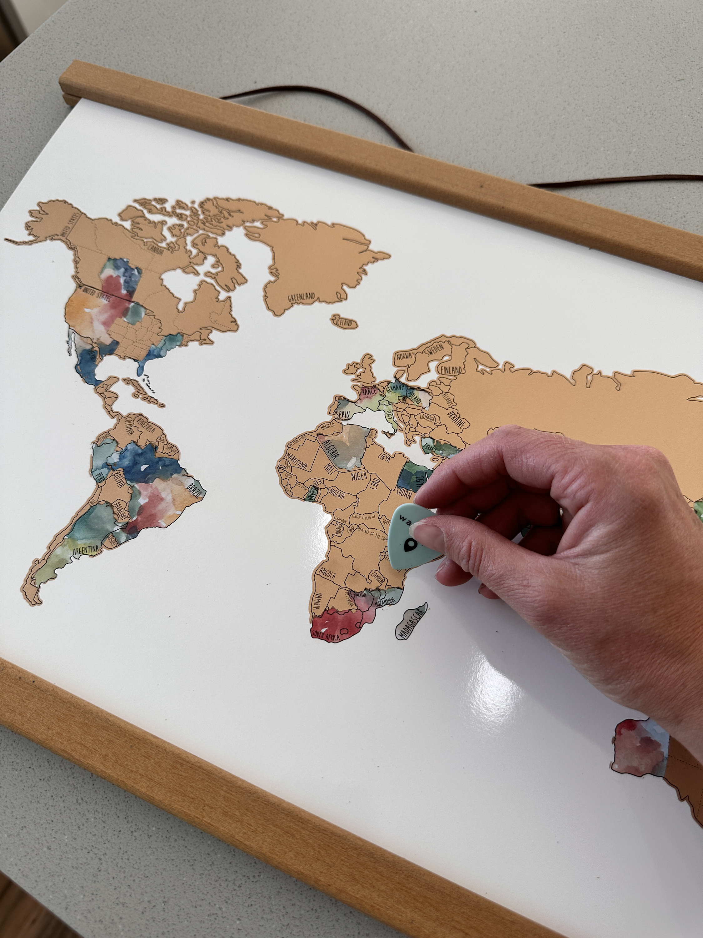 Póster del Mapa Mundi de Rascar + REGALADO: Un Mapa Rascable de España y  Portugal, Diseñando Mapas para 50 años