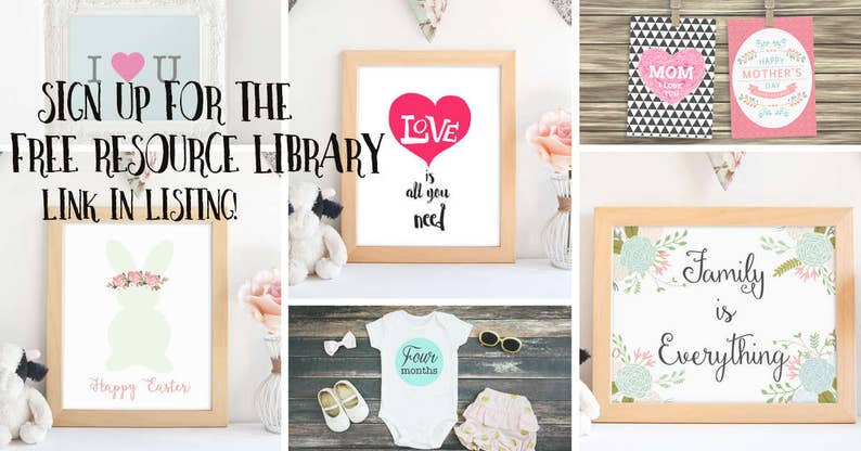 Pu&ograve; includere: Una collezione di stampe artistiche incorniciate e articoli per bambini. Le stampe includono "I Love You", un cuore rosa con "Love is all you need", un coniglio e "Family is Everything". Inoltre, un body e accessori per bambini.