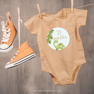 Dino-Milestone Magic : Stickers mensuels imprimables 13-24 mois pour d'adorables photos de bébé !