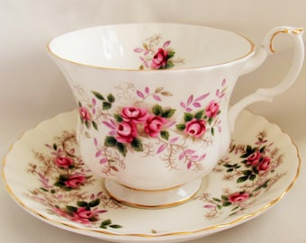 Taza y platillo Royal Albert Lavender Rose, ribete dorado, porcelana fina R114