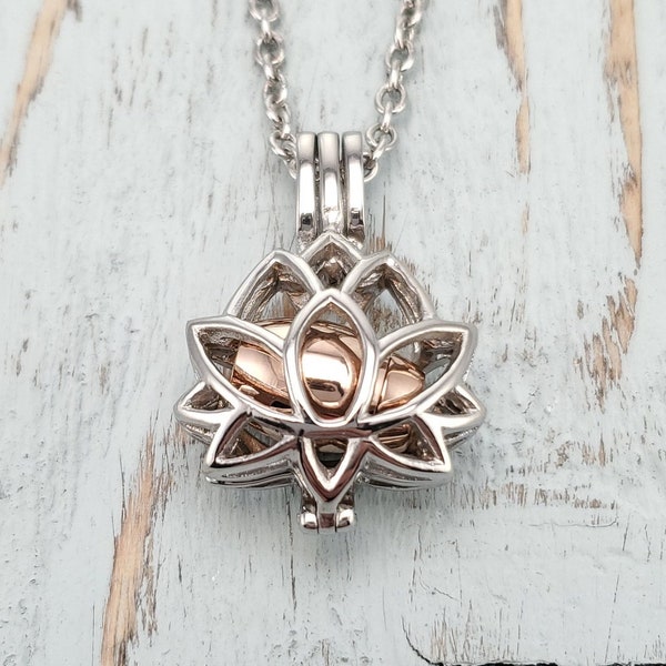 Silber und Rose Gold Lotus Blume Cremate Ash Urne Anhänger Memorial Halskette - solider Edelstahl - auf einer passenden Halskette