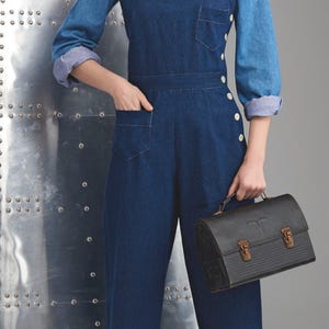 Eenvoud 8447 Op Rosie the Riveter geïnspireerde sportkleding. Overall Naaipatroon.  Maat: 6-8-10-12-14,