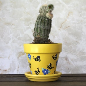 Spring Bee Buzz Yellow Flower Pot/Planter Small 4 Inch Painted Bee Planter Succulent Planter image 1