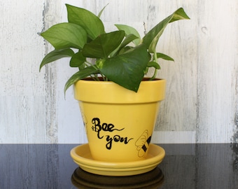 Maceta pintada spring bee buzz yellow flower pot - 6 inch Bee You Planter