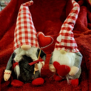 Valentine gnome couple, Valentine&#39;s Day gift, Home decor, Holiday gnome decor, Spring gnome decor,  Valentine sweetheart gnomes, Hearts
