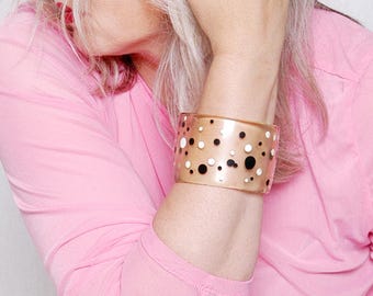 Bangle "floating dots" , with black and white polka dots, extra wide, 2.755 in / 7 cm Ø