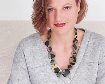 Statament Necklace, olive and black dotted discs, handmade of resin.