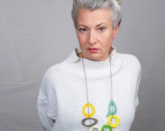 Ornamental necklace MIRA made from resin rings in yellow and white, reversibel