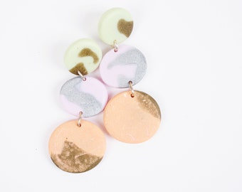 Pendula drop earrings in pastel hues 1