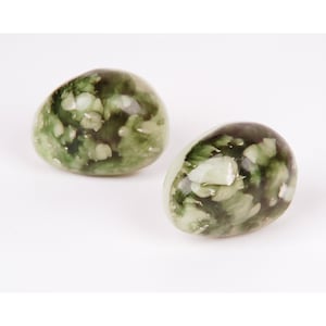 Pomos para muebles 2 uds. "Grandes piedras", verde musgo, hechas a mano con resina.