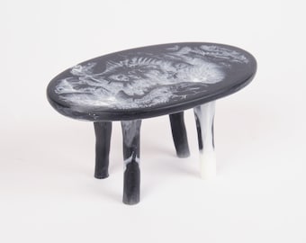 Tiny decorative tray XS with legs, black and white