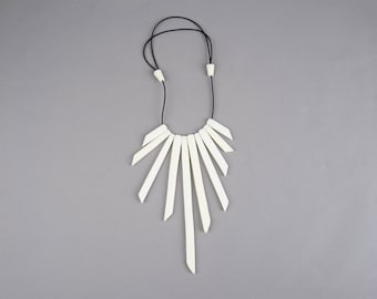 Fan-like tribal fake horn necklace, off-white, length adjustable