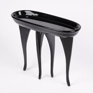 Oval dish on 8 slim legs, S, black image 1