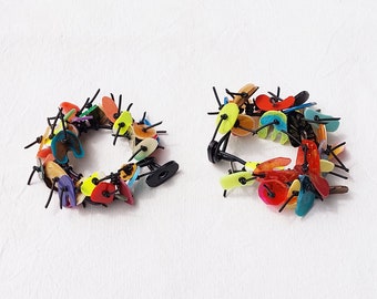PUZZLE bracelet, with multiple resin beads on an elastic cord, available L