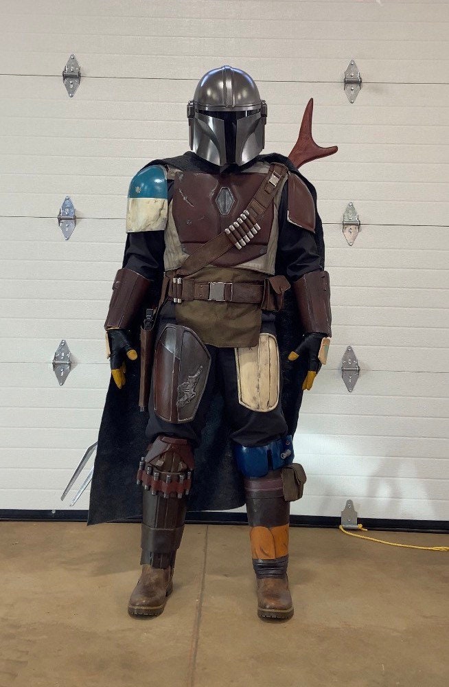 Amazon.com: Rubie's Men's Star Wars The Mandalorian Beskar Armor Adult  Costume, As Shown, Standard : Clothing, Shoes & Jewelry