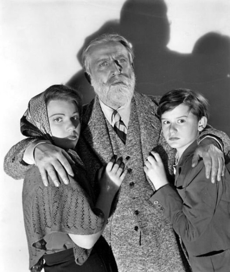 Monty Woolley Anne Baxter and Roddy Mcdowall from the Pied Piper nice 8.5x11 black and white photograph ...