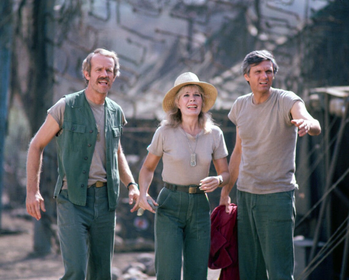 Photo of mash cast member mash cast allan alda loretta switt Etsy(03)