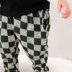Dino-geruite kinderbroek – comfortabele kinderbroek - gemaakt in het Verenigd Koninkrijk