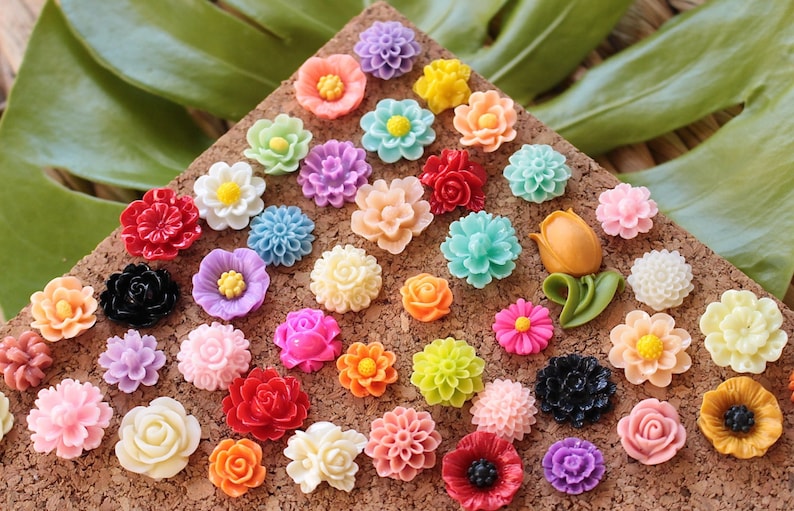 BESTSELLER Small Mixed Flower Thumbtacks, Mix Wild Flower Pushpin, Large Variety Floral Push Pin Set, Pretty Flower Pushpins, Ships Fast image 1