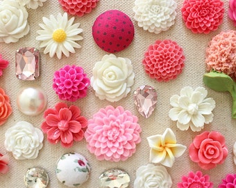 Pink and White Cork Board Thumbtacks, Pink Flower Pushpins Set, Office Push Pin Gift Set, Pretty Thumbtack, White Pushpin, Large Floral Tack