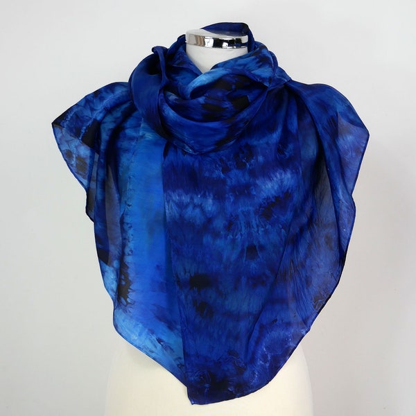 Foulard en soie bleu femme Indigo Dream Foulard en soie grand Châle en soie bleu marine Châle en soie bleu Châle en soie bleu Cadeau pour maman Bikini wrap bleu