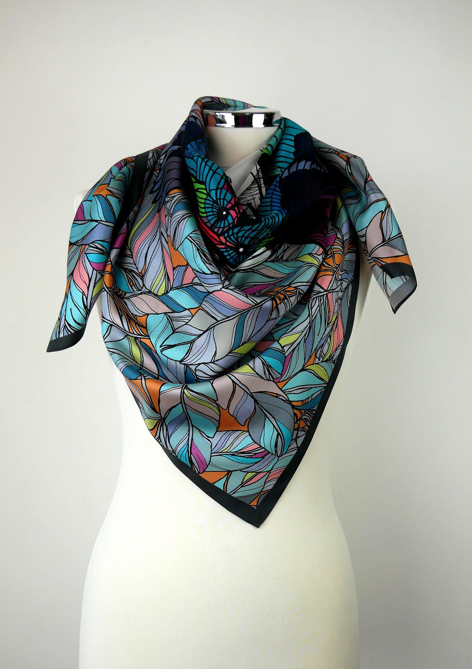 Adding Style with a Silk Scarf - Easy Outfit Ideas - MOMME STUDIO