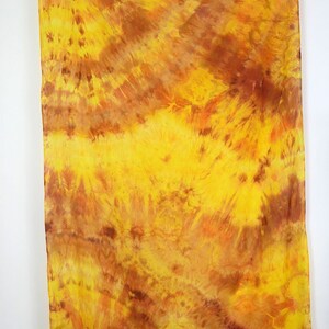 Jedwabny szal w kolorze pomarańczowym, żółtym i brązowym, Yummy Honey, duży, ręcznie farbowany szal, żółty, pomarańczowy i brązowy, jedwabny szal, letni szal, prezent na 30. urodziny kobiety zdjęcie 2