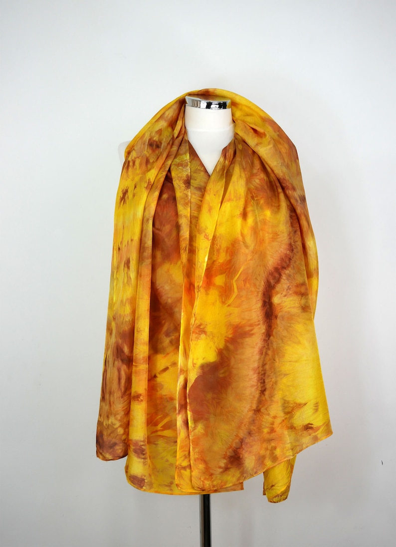 Jedwabny szal w kolorze pomarańczowym, żółtym i brązowym, Yummy Honey, duży, ręcznie farbowany szal, żółty, pomarańczowy i brązowy, jedwabny szal, letni szal, prezent na 30. urodziny kobiety zdjęcie 3