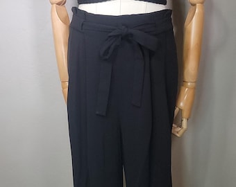 URBAN OUTFITTERS Zwarte Tasha-croptop met korte mouwen en overslag aan de voorkant, maat XS