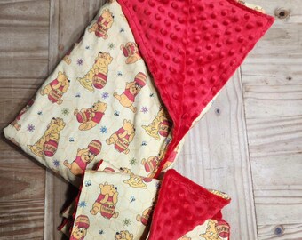 Coperta per neonati Pooh: cotone e minky rosso, unisex