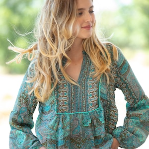 Paisley Green Peplum Loose Bohemian Hippie Long Sleeves Top, Puffed Sleeves Trendy Women Blouse