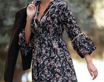 Vestido bohemio de rayón floral: mangas acampanadas y bolsillos