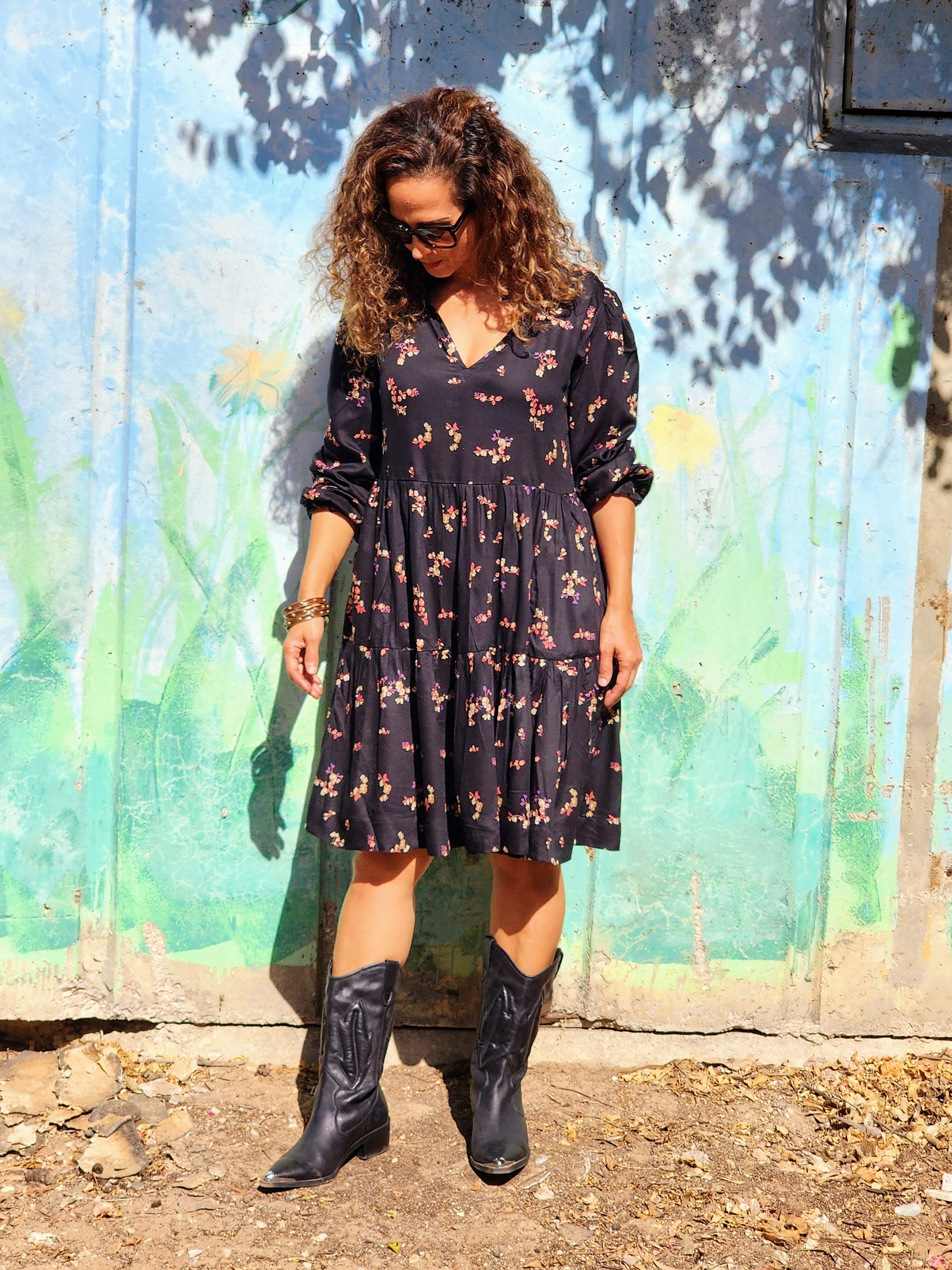 Black Floral Knee Length Long Sleeves Winter Dress, V-neck