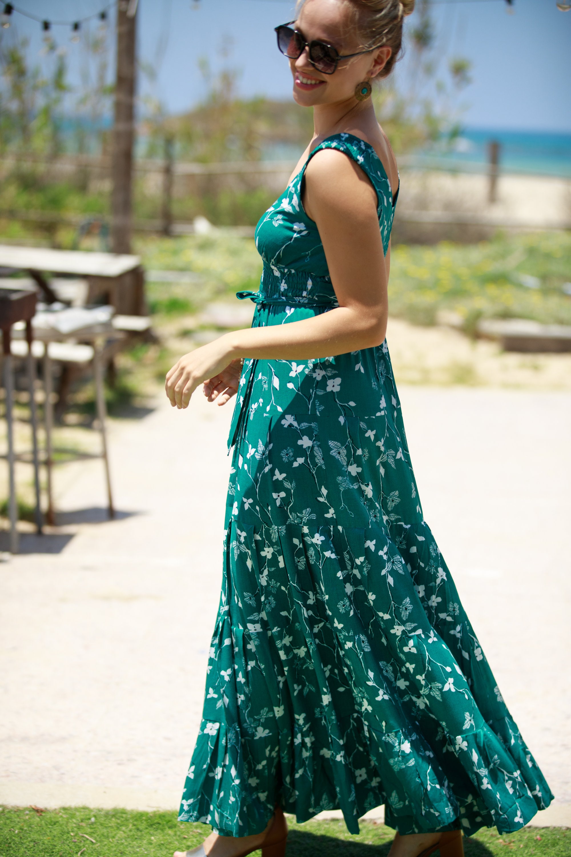 carrie maxi dress green multi 4/6 Bec & Bridge Carrie Maxi Dress in Yellow Multi On it's way!! Size: 6 Rent: $65 Tap to Rent Also in stock: Carrie Maxi Dress in Multi Green