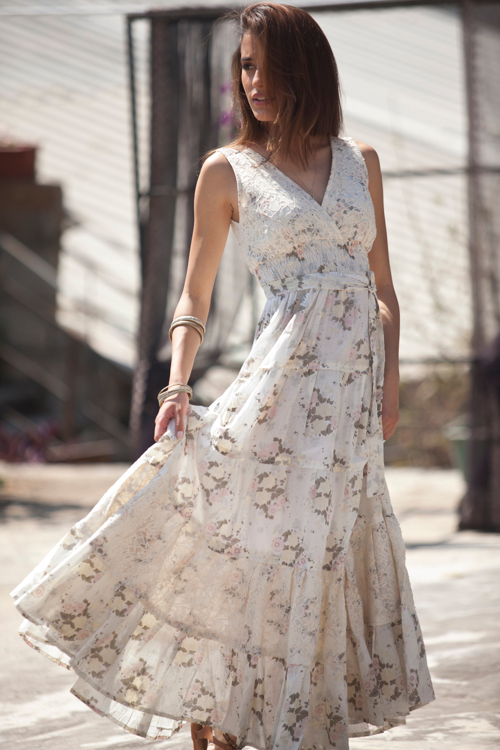 I'm absolutely loving this cream-colored maxi dress with its flowy layers.  Not only is it incredibly comfortable, but it also has a touch…