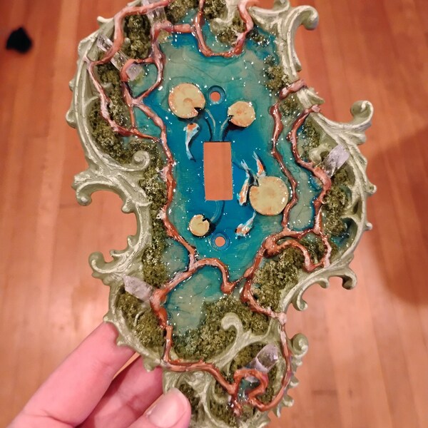 Mosssy Krystal pond outlet cover