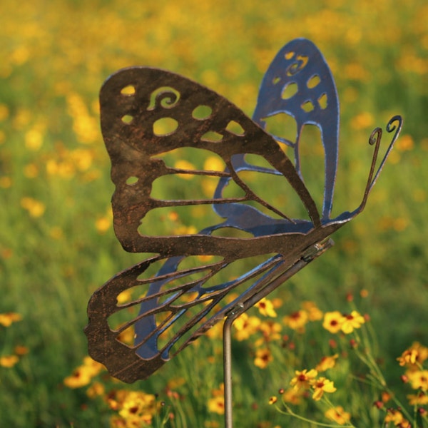 Outdoor Garden Decor - Natural Steel - Garden Decor - Monarch Butterfly Garden Stake (Medium)