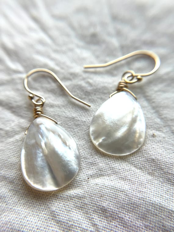White South Sea shell pearl teardrop pendant wholesale, 13x18mm - pearl  jewelry wholesale