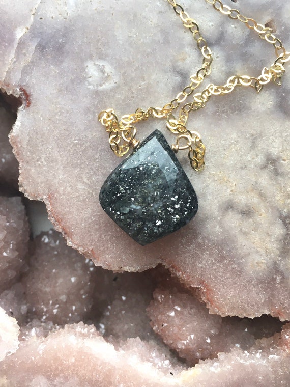 Black sunstone necklace deals