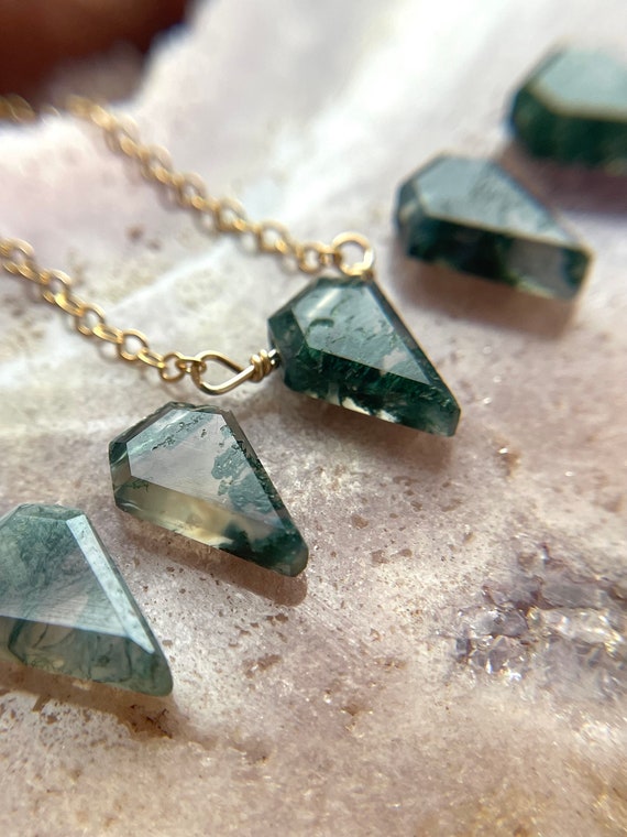 Green moss 2024 agate necklace