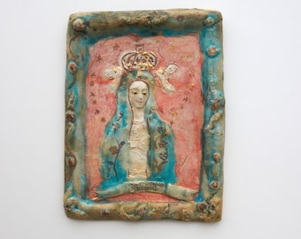 Muttergottes, Heilige Maria, Mutter Gottes, großformatige vergoldete Keramikreliefskulptur.