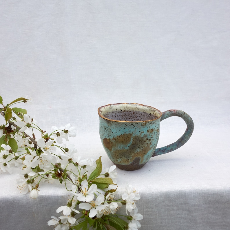 Mug en céramique, mug en argile fait main, cadeau pour les amateurs de café, Wabi Sabi Home, vaisselle en grès, créée par un artiste avec 20 ans d'expérience, 220 ml/8 oz E