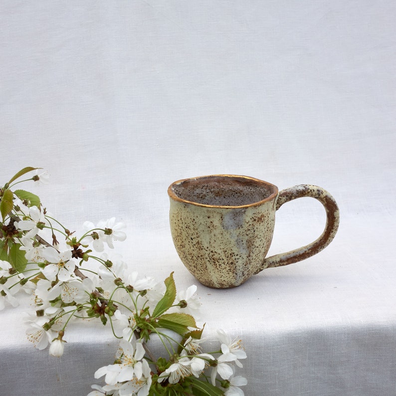 Mug en céramique, mug en argile fait main, cadeau pour les amateurs de café, Wabi Sabi Home, vaisselle en grès, créée par un artiste avec 20 ans d'expérience, 220 ml/8 oz I