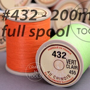 May include: A full spool of #432 light green thread, 200 meters long, with the label "Au Chinois Ets Toulemonde Successeurs" and "Fabriqué en France".