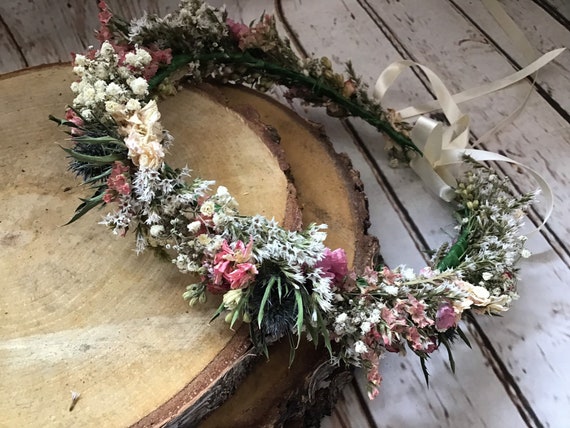 Corona de flor seca en rosas con cardos. Pieza de cabello de - Etsy México Corona de flor seca en rosas con cardos. Pieza de cabello de - Etsy México