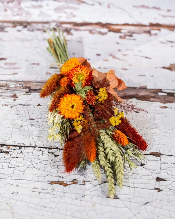 Neutral Dried Flowers. Grab and Go Bouquet. A Bunch of Dried