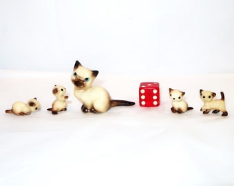 5 HAGEN RENAKER SIAMESE Lotto Mama Cat seduta e 4 gattini che bevono boxe camminano Miniatura vintage Collezione Tiny Kitty Amante Colleziona regalo