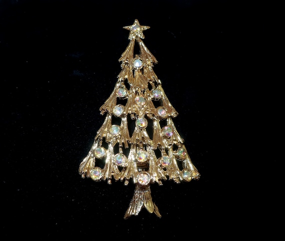pakula christmas tree pin